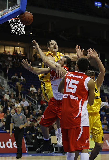 在替补席 在替补席